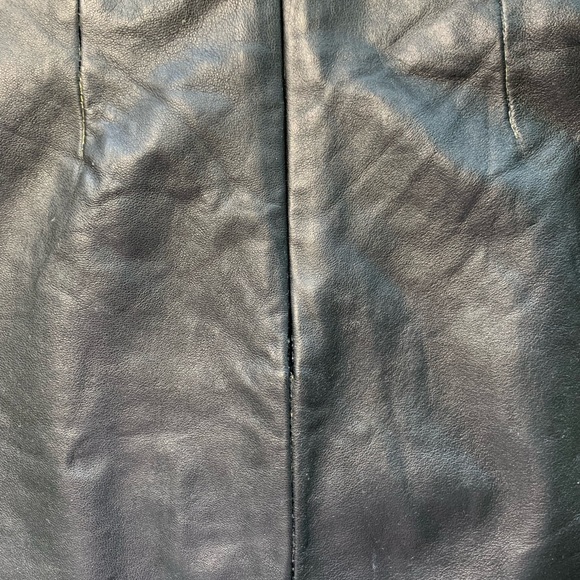 Genuine black leather skirt with zippered thigh slit - Picture 8 of 8